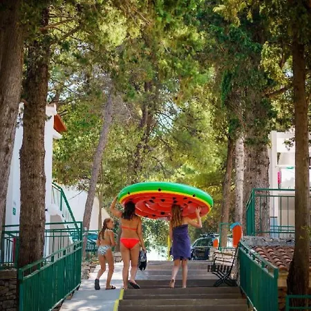 Lumbarda Resort Apartments 아파트