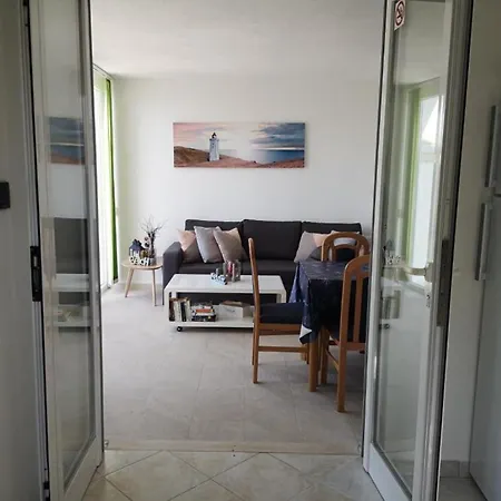 アパート Lumbarda Resort Apartments ルンバルダ