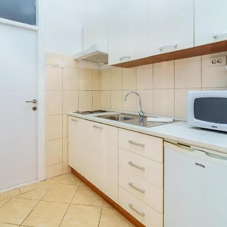 Lumbarda Resort Apartments *