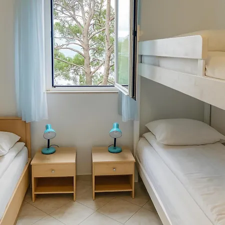 Lumbarda Resort Apartments *