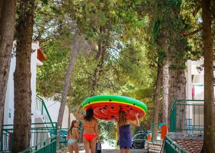 Lumbarda Resort Apartments شقة