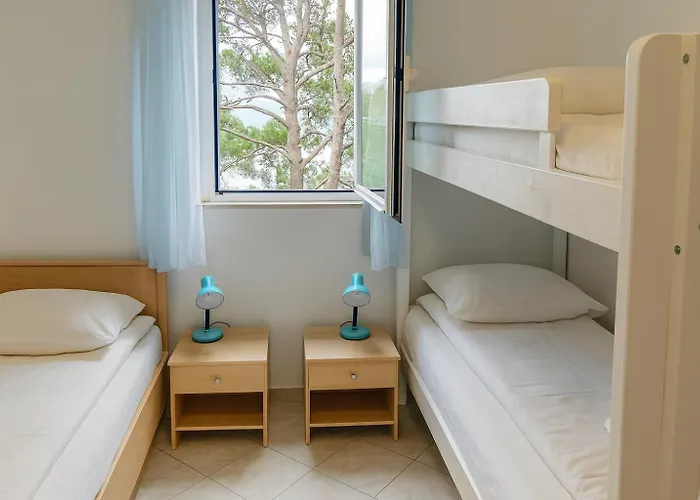 Lumbarda Resort Apartments *