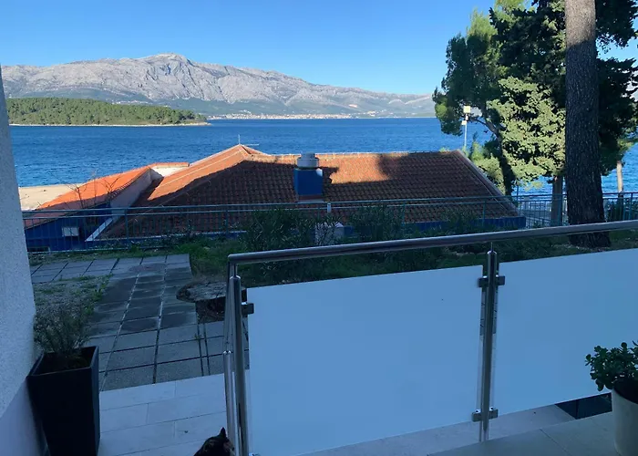 Lumbarda Resort Apartments شقة