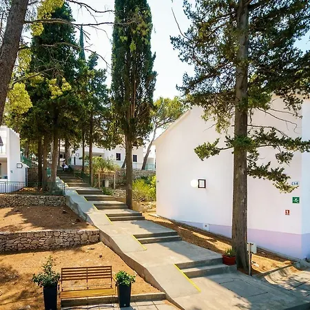 Lumbarda Resort Apartments لومباردا