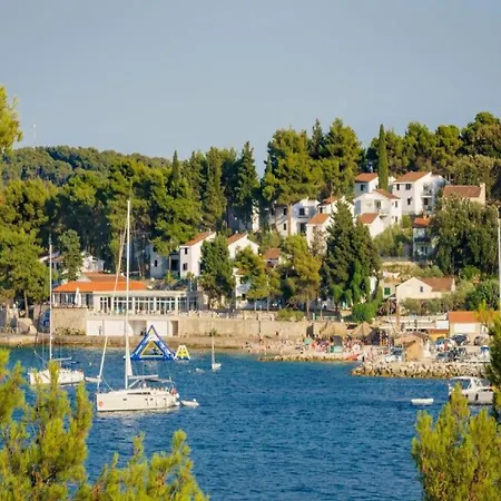 Lumbarda Resort Apartments *