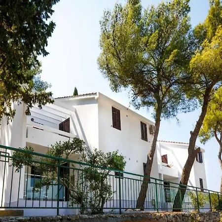 Апартаменты Lumbarda Resort Apartments