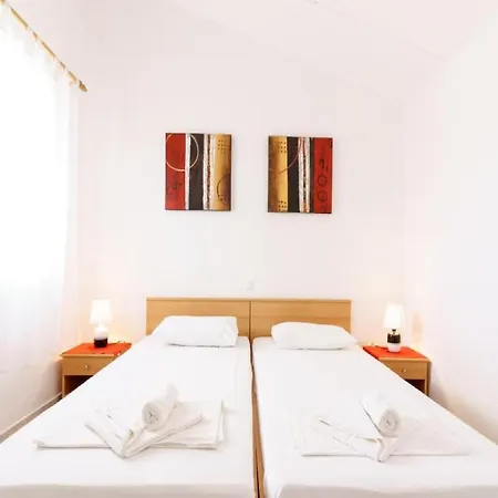 Lumbarda Resort Apartments דירה *