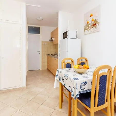 Lumbarda Resort Apartments *