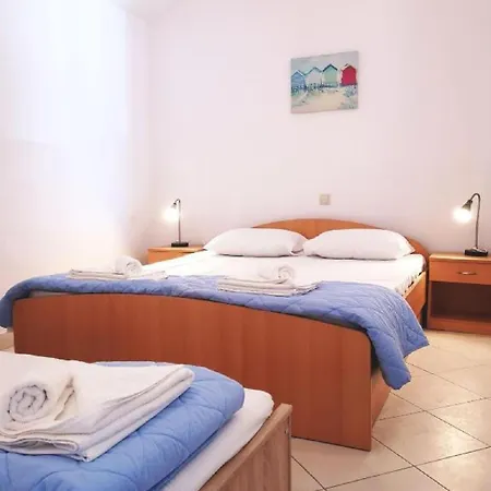 Lumbarda Resort Apartments *