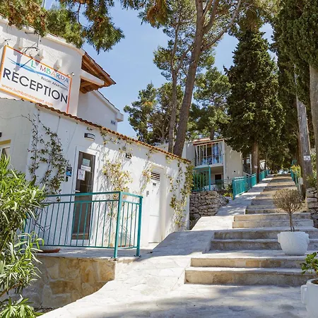 Lumbarda Resort Apartments شقة