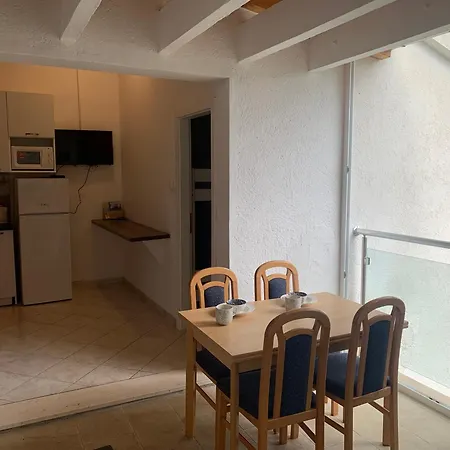 Lumbarda Resort Apartments *