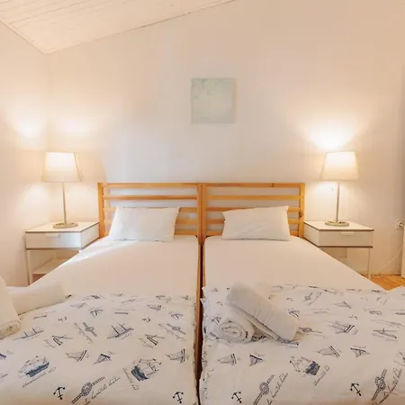 Lumbarda Resort Apartments *