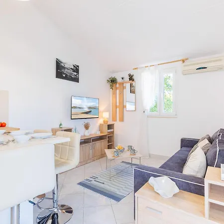 Lumbarda Resort Apartments