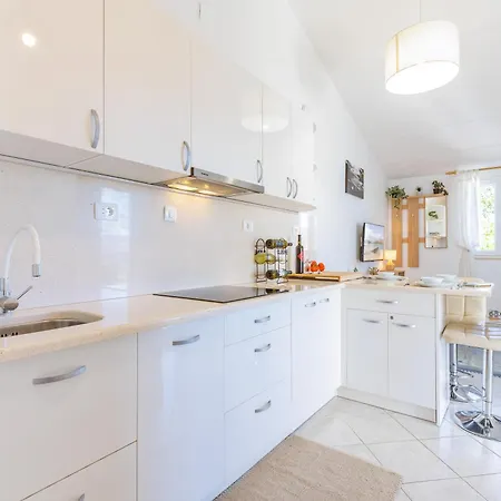 Lumbarda Resort Apartments 公寓
