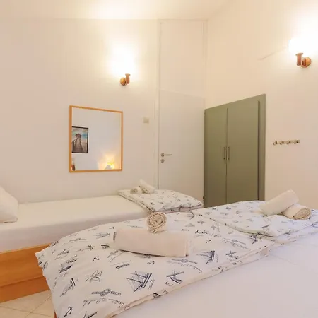 Lumbarda Resort Apartments *