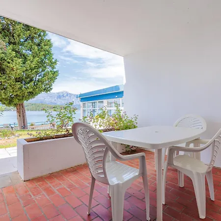 Lumbarda Resort Apartments 鲁巴达