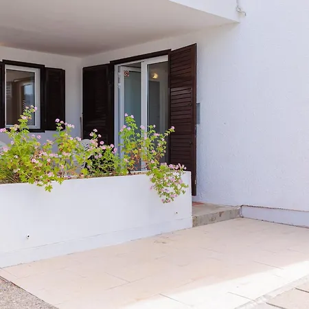 Lumbarda Resort Apartments 公寓