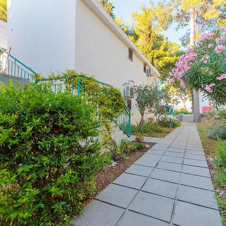 Lumbarda Resort Apartments 公寓