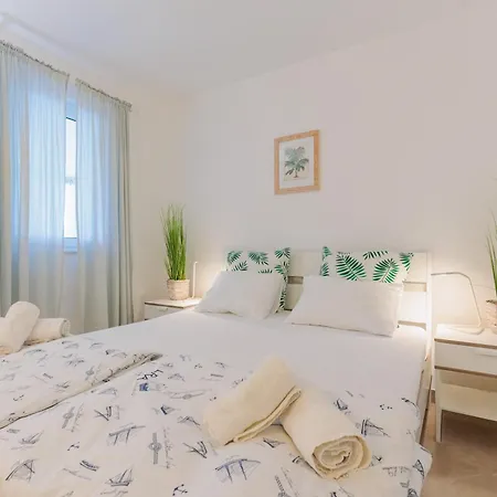 Lumbarda Resort Apartments *