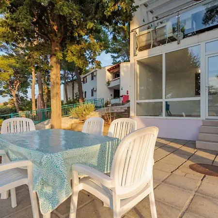 Lumbarda Resort Apartments 公寓
