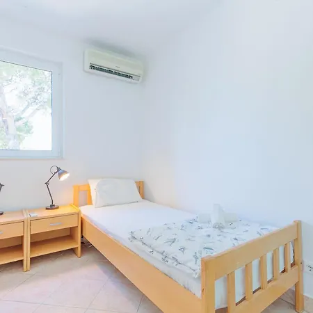 Lumbarda Resort Apartments *