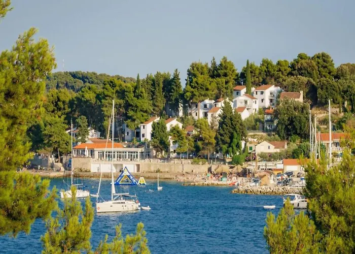 Lumbarda Resort Apartments *