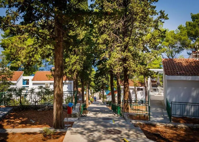 Lumbarda Resort Apartments 아파트